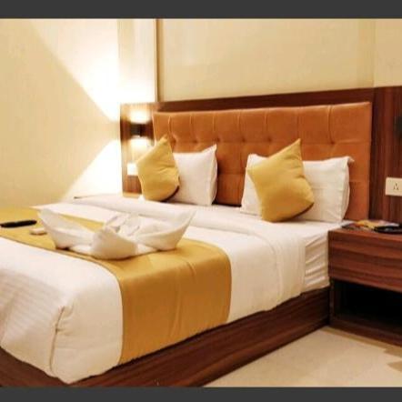 Hotel Emerald Near T2 International Airport Мумбаи Экстерьер фото